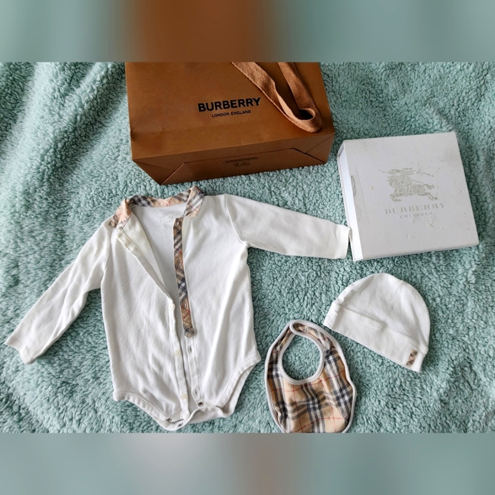 Authentic BURBERRY CHILDREN BABY SET  9M